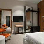 Degrassi Boutique Garni Hotel 4*