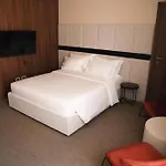 Degrassi Boutique Garni Hotel 4*