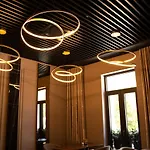 מלון Degrassi Boutique Garni 4*