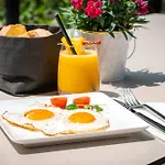 Degrassi Boutique Garni