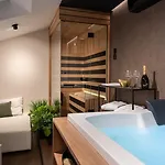 Degrassi Boutique Garni 4* איזולה