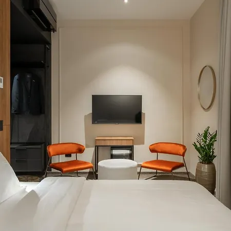 Degrassi Boutique Garni Hotel