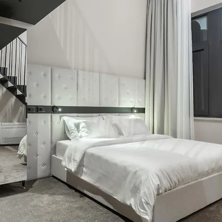 Degrassi Boutique Garni Hotel