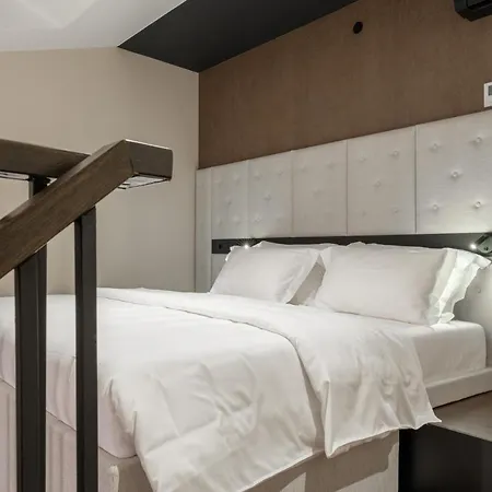 Degrassi Boutique Garni Hotel