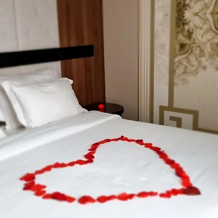 Degrassi Boutique Garni 4*