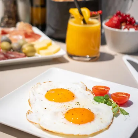 Degrassi Boutique Garni