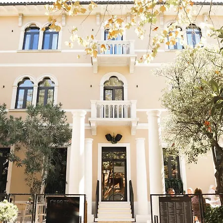 Degrassi Boutique Garni