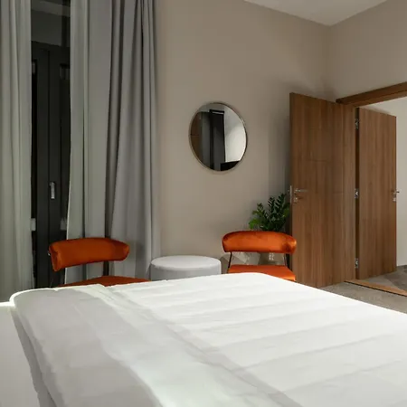Degrassi Boutique Garni 4*