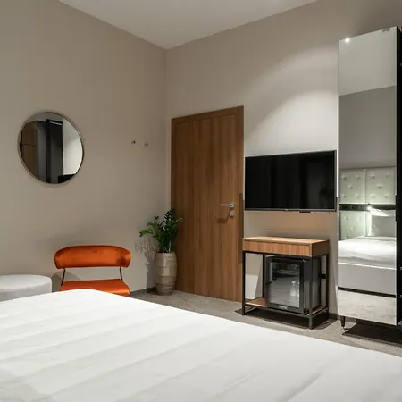 Degrassi Boutique Garni Hotel 4*