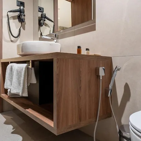 Degrassi Boutique Garni Hotel 4*
