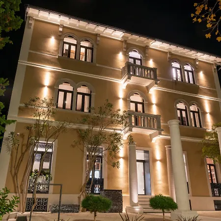 Degrassi Boutique Garni 4*