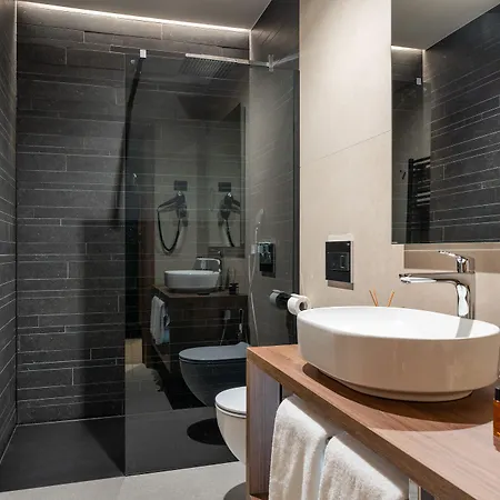 Degrassi Boutique Garni 4*