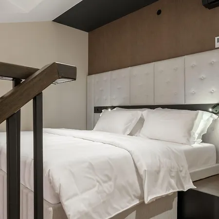 Degrassi Boutique Garni 4*