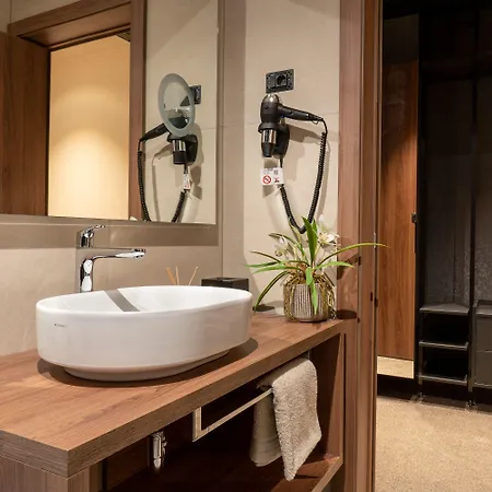 Degrassi Boutique Garni Hotel