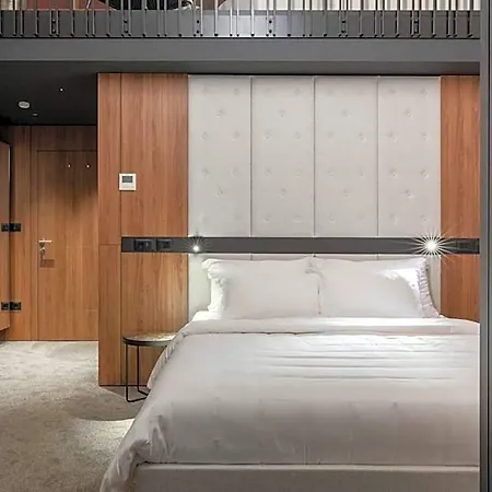 Degrassi Boutique Garni Hotel
