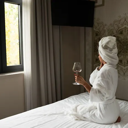 Degrassi Boutique Garni Hotel 4*