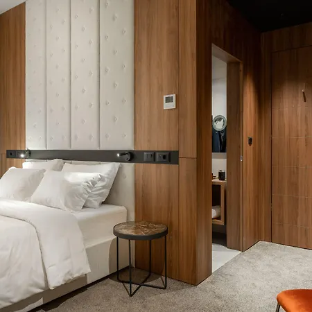 Degrassi Boutique Garni Hotel