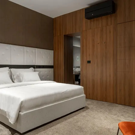Degrassi Boutique Garni Hotel