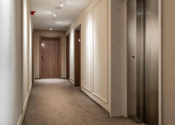 Degrassi Boutique Garni איזולה