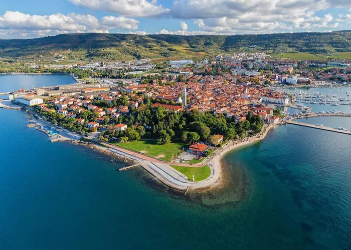 Degrassi Boutique Garni 4*