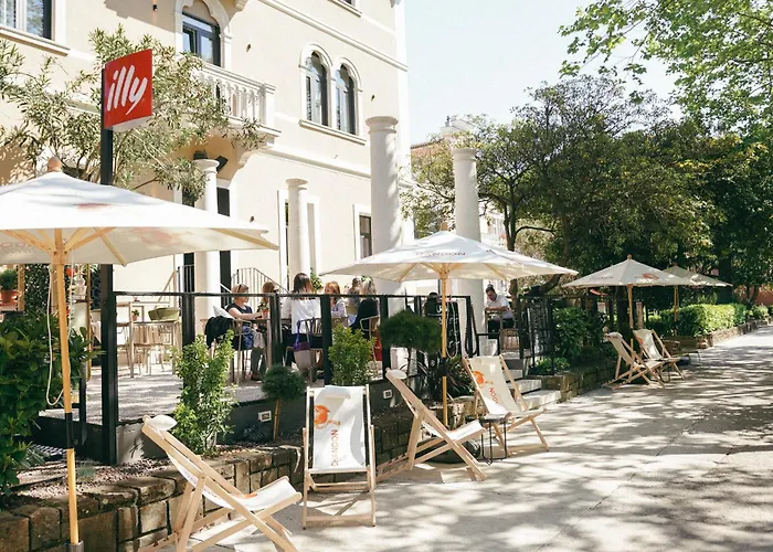 Degrassi Boutique Garni 4*