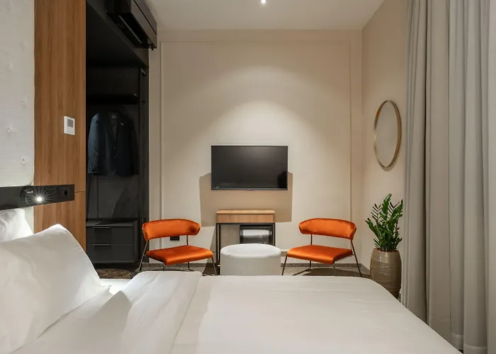 Degrassi Boutique Garni מלון