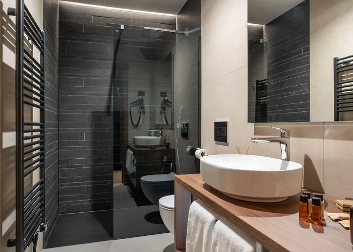 Degrassi Boutique Garni 4*