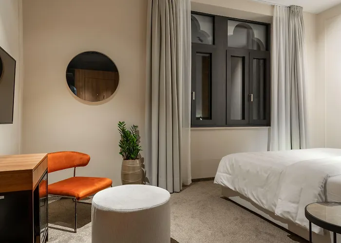 Degrassi Boutique Garni