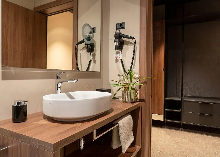 Degrassi Boutique Garni מלון